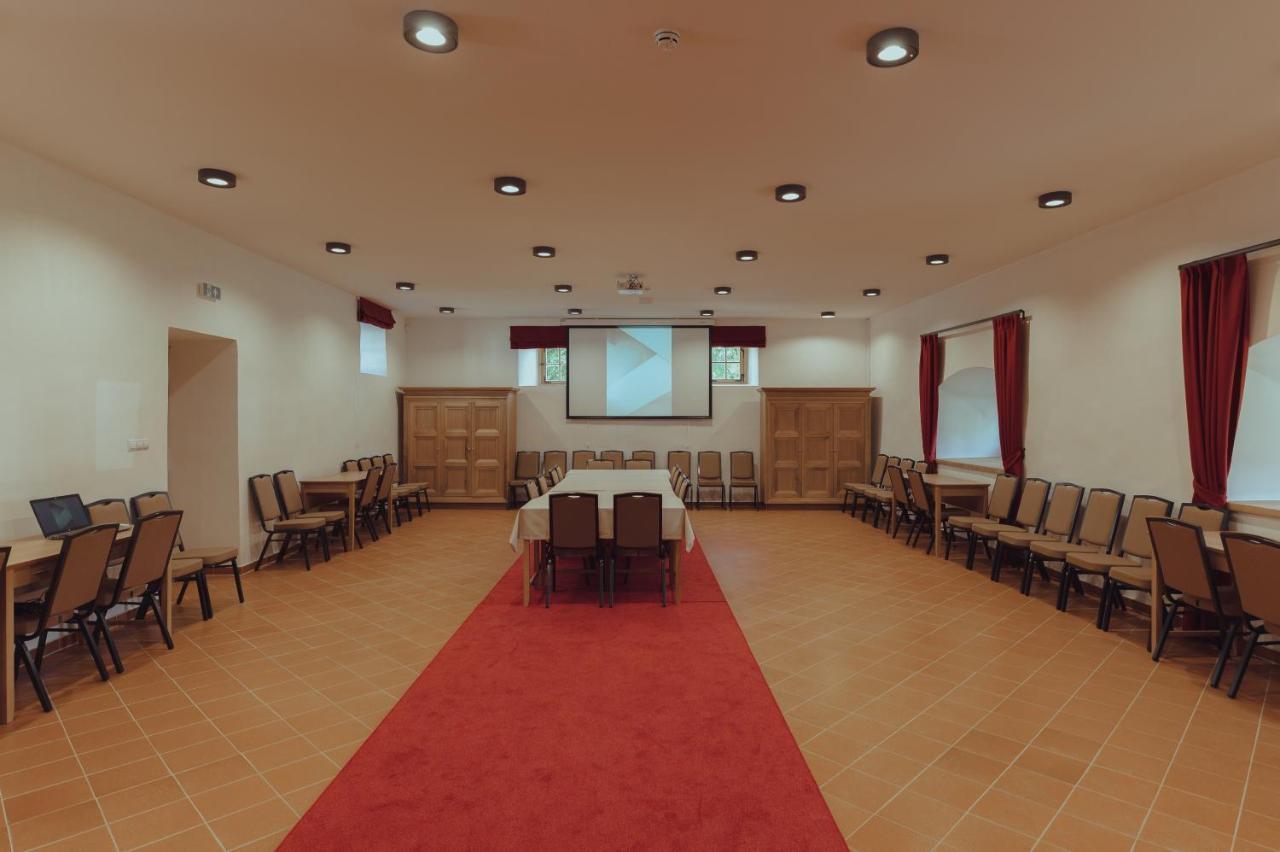 Brigaderos Hotel Brigadir Borsi エクステリア 写真