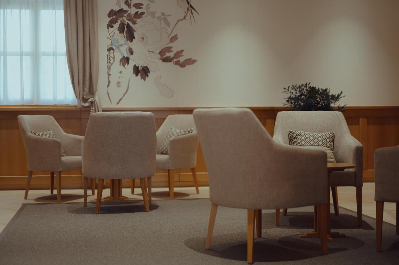 Brigaderos Hotel Brigadir Borsi エクステリア 写真